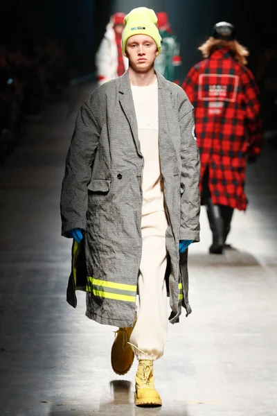 Look 40